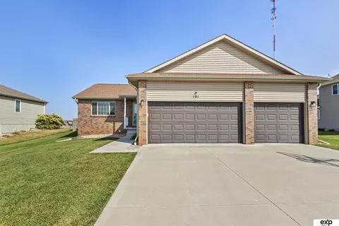 181 Northwood Ln, Palmyra, NE 68418