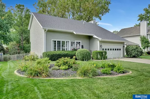 6641 Crooked Creek Rd, Lincoln, NE 68516