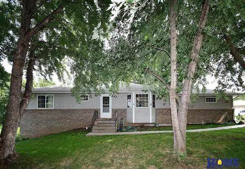 230 Benton Ct, Lincoln, NE 68521