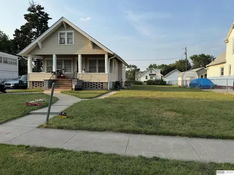 2418 Hartman Ave, Omaha, NE 68111
