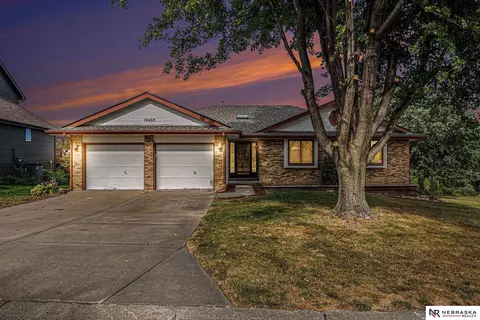 19403 Spyglass Ct, Plattsmouth, NE 68048