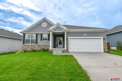 1035 Palmetto Ln, Lincoln, NE 68521