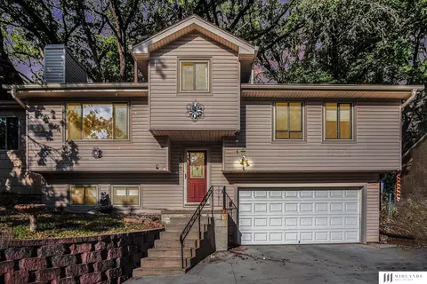 1608 Farrell Dr, Bellevue, NE 68005