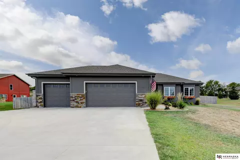 1359 Stone Ridge Dr, Louisville, NE 68037