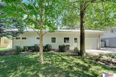 324 Prestwick Rd, Lincoln, NE 68505
