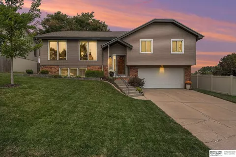 1130 N 153 St, Omaha, NE 68154