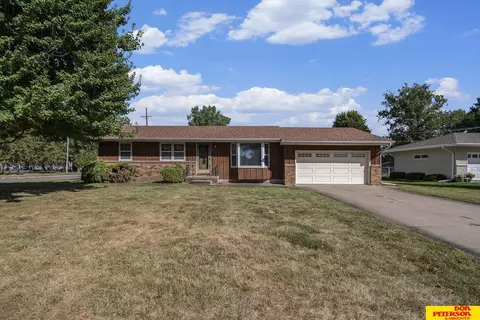 1668 W 11th St, Fremont, NE 68025
