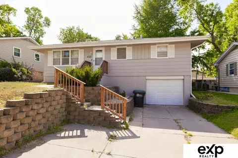 8311 Decatur St, Omaha, NE 68114