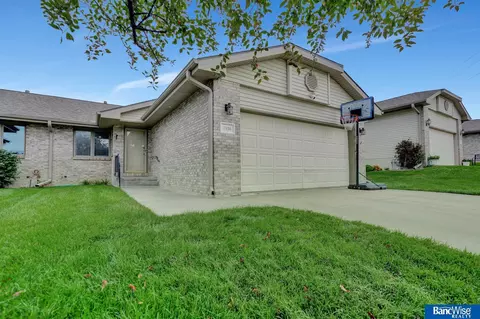 7836 Stonewall Ct, Lincoln, NE 68506