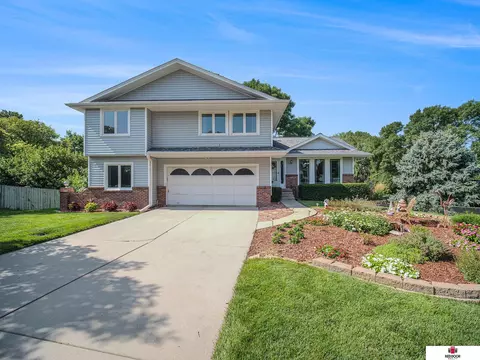 7831 Lowell Ct, Lincoln, NE 68506