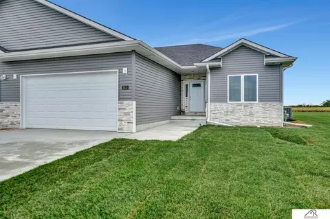 2415 Fairway Dr, Crete, NE 68333