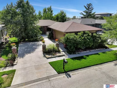 301 Snowberry Rd, Lincoln, NE 68521