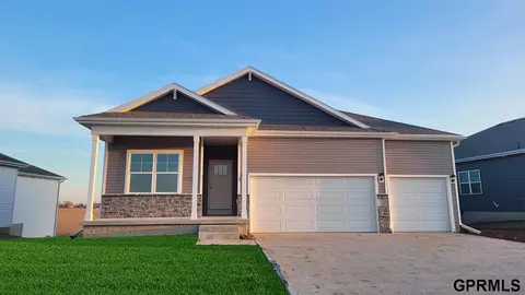 17655 Rose Lane Rd, Omaha, NE 68136
