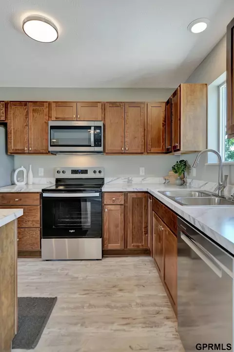 802 Sunridge Dr, Beatrice, NE 68310 photo 17