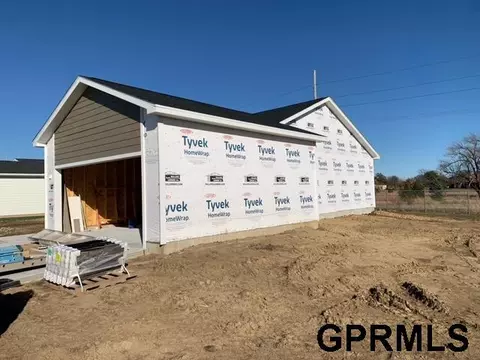802 Sunridge Dr, Beatrice, NE 68310 photo 4