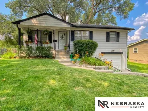 9524 Emmet St, Omaha, NE 68134