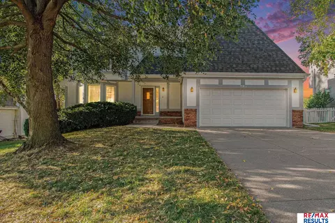 903 Elm Hurst Dr, Papillion, NE 68046