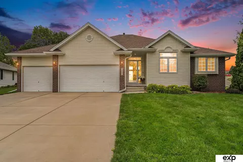 5204 Timberridge Dr, Papillion, NE 68133