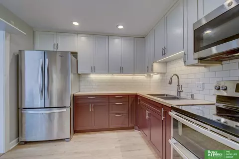 7704 Western Ave, Omaha, NE 68114