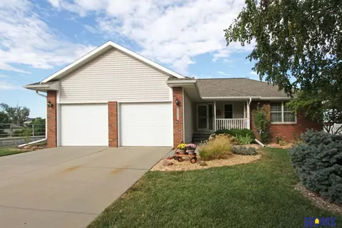 6949 Glass Ridge Dr, Lincoln, NE 68526
