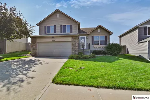 9151 Scott St, Omaha, NE 68122