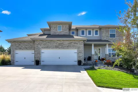 23621 Berry St, Elkhorn, NE 68022