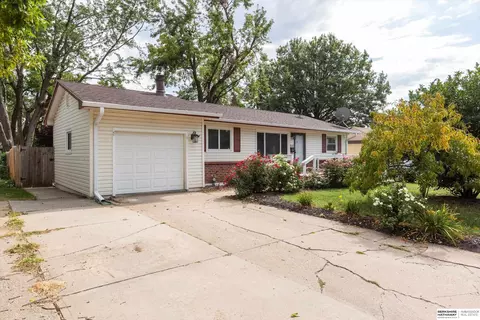 12137 P St, Omaha, NE 68137