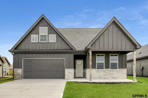 10201 S 180 Avenue Cir, Omaha, NE 68136