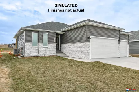 5835 SW Sierra Madre Dr, Lincoln, NE 68523