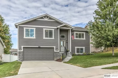 8412 Potter St, Omaha, NE 68122