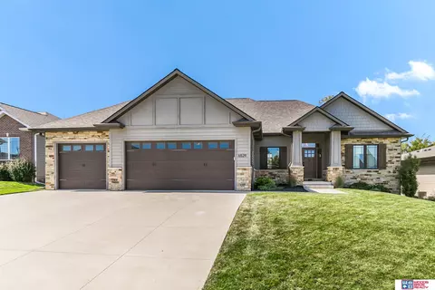 6529 Boulder Ridge Rd, Lincoln, NE 68526
