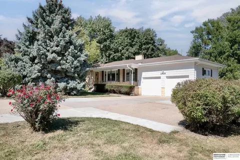 11626 Pacific St, Omaha, NE 68154