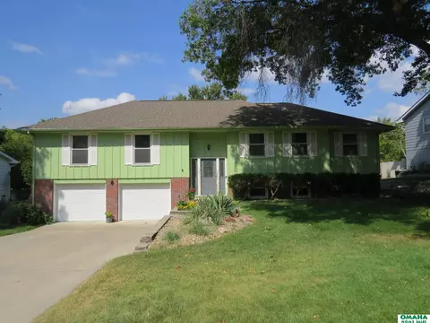 12212 Westover Rd, Omaha, NE 68154
