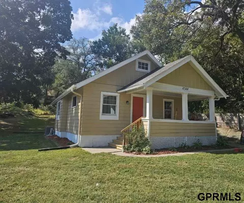 4544 N 49th St, Omaha, NE 68104