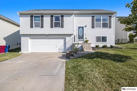 11210 Hanover St, Omaha, NE 68142