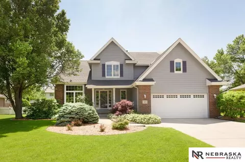 2115 Leigh St, Papillion, NE 68133