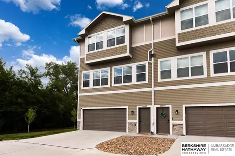 20882 T Ct, Elkhorn, NE 68022