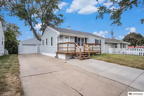 4706 S 51st St, Omaha, NE 68117