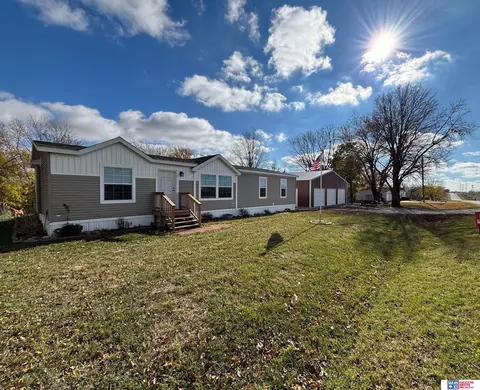 374 S 4th St, Dwight, NE 68635