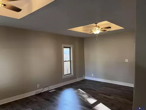 907 Bell St, Beatrice, NE 68310 photo 4