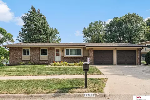 13571 Crawford Cir, Omaha, NE 68144