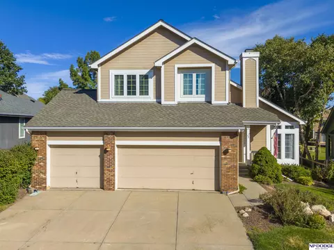 17312 William Cir, Omaha, NE 68130