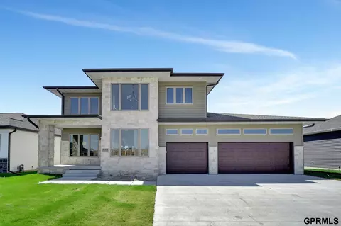 7005 N 50th Pl, Lincoln, NE 68514