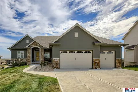 537 S 17 St, Fort Calhoun, NE 68023