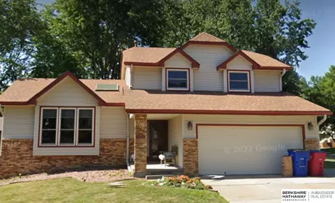 801 Driftwood Dr, Papillion, NE 68046