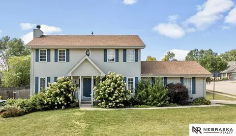 1919 Franklin Dr, Papillion, NE 68133