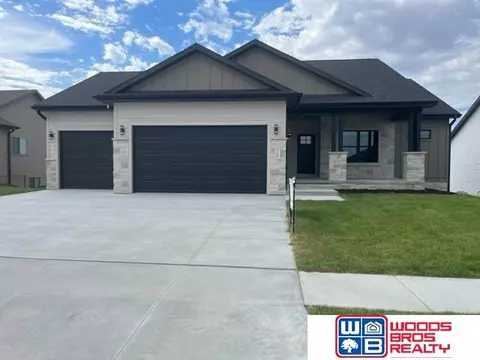 1127 Asher Ave, Hickman, NE 68372