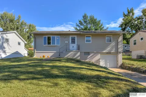 8618 Birch Dr, La Vista, NE 68128