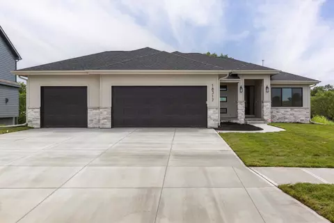 18317 Acorn Dr, Gretna, NE 68028