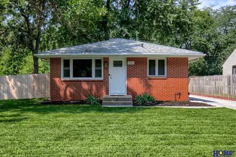 3301 N 9th St, Lincoln, NE 68521